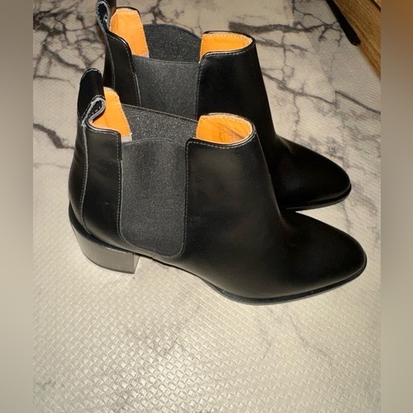 NWOT Everlane Women’s black leather ankle heeled boots booties 5 - Picture 7 of 14